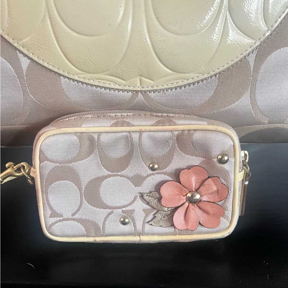 Coach Happy Large Signature Tote & Wallet - Picture 2 of 16